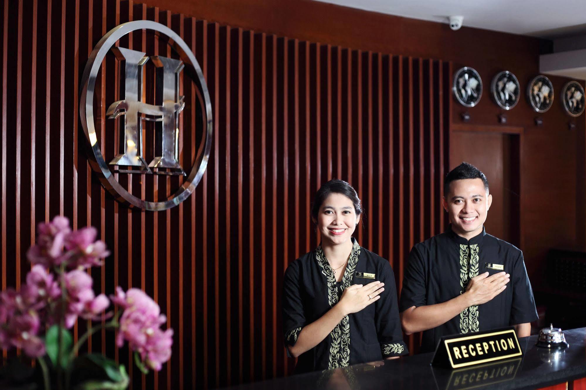 Grand Hatika Hotel Tanjung Pandan Luaran gambar