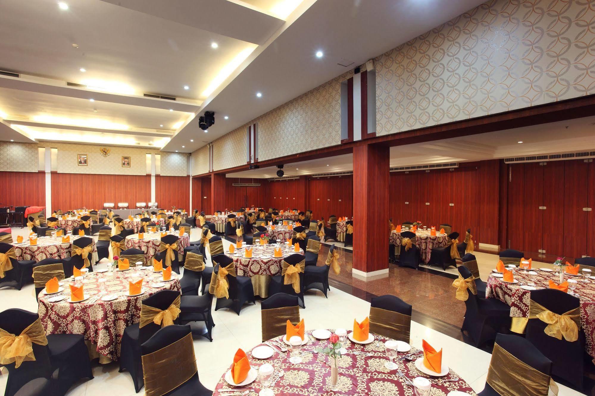 Grand Hatika Hotel Tanjung Pandan Luaran gambar