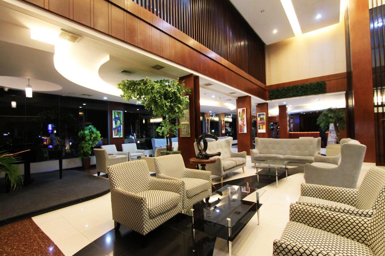 Grand Hatika Hotel Tanjung Pandan Luaran gambar