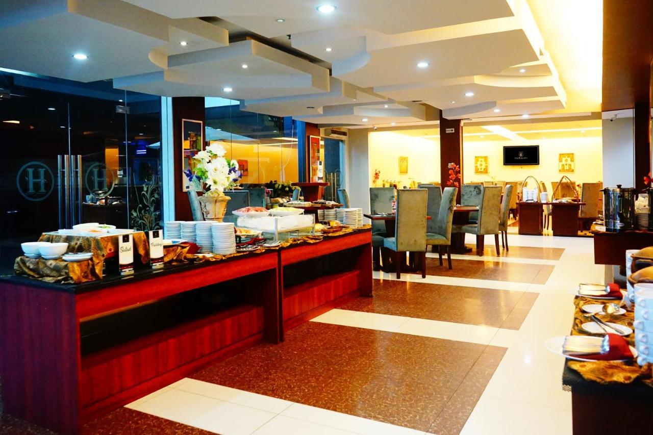 Grand Hatika Hotel Tanjung Pandan Luaran gambar